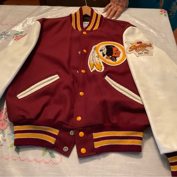 Washington Redskins jacket real heavy - Picture 3 of 6
